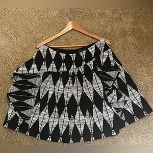 Banana Republic | High Waisted | Jacquard Ruffle Skirt Black and White | 8